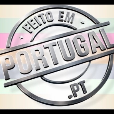 Selo metálico prateado Feito em Portugal .PT com fundo listrado colorido