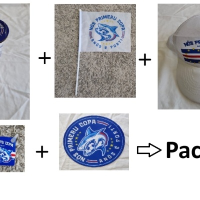 Produtos de merchandising com tema NÓS PRIMERU COPA ANÓS É FORTI incluindo tubo, bandeira, boné, chaveiro e emblema circular.