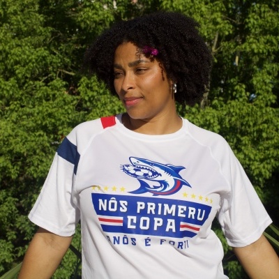 T-shirt&#x20;Branco&#x20;&quot;N&#x00F4;s&#x20;Primeru&#x20;Copa&quot;&#x20;medalh&#x00E3;o&#x20;alternativo