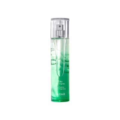 Frasco verde de perfume Eau des Vignes Caudalie com tampa transparente