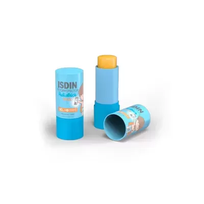 Protetor labial ISDIN Fotoprotector Pediatricks em embalagem azul clara, stick amarelo