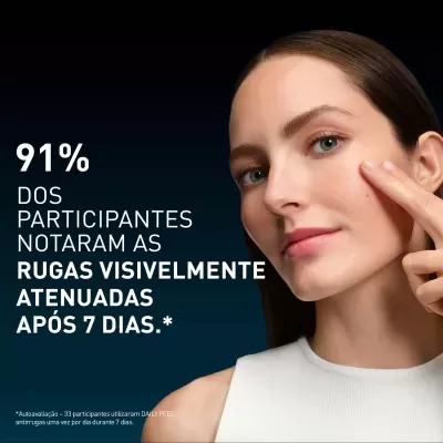 Mulher com pele limpa e texto sobre redução de rugas visíveis após 7 dias
