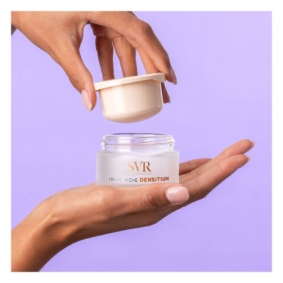 Frasco de creme facial SVR Creme Riche Densitium em vidro fosco com tampa bege