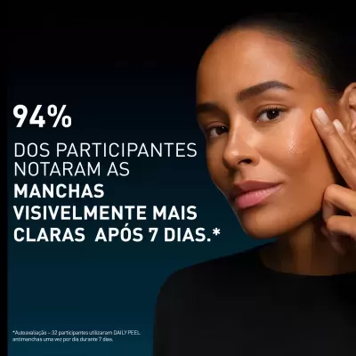 Mulher com pele morena clara tocando o rosto, texto sobre clareamento de manchas visíveis em 7 dias