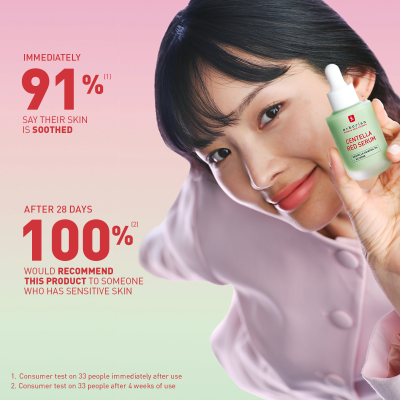 Frasco verde de sérum com conta-gotas na mão de mulher com casaco rosa