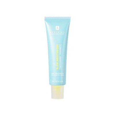 Creme hidratante em tubo azul claro com tampa branca