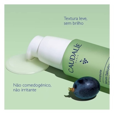 Frasco de produto CAUDALÍE verde com uva roxa ao lado e texto em fundo verde