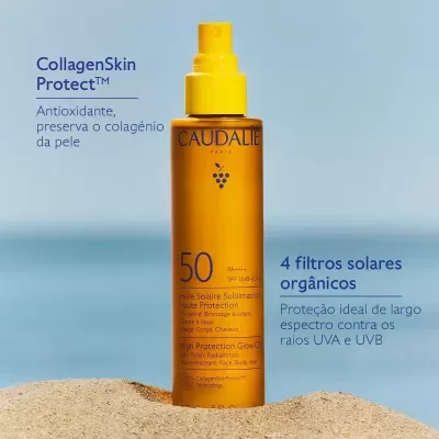 Frasco amarelo de protetor solar SPF 50 CAUDALÍE em areia com texto em azul