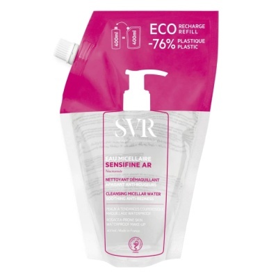 Refil plástico rosa e branco de água micelar SVR Sensifine AR com texto de descrição em francês e inglês