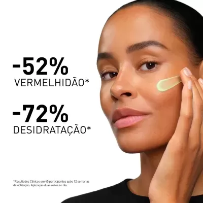 Mulher aplicando creme verde claro no rosto com texto de percentagens e resultados clínicos