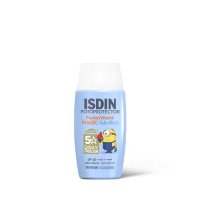 Frasco azul de filtro solar ISDIN com imagem de Minion e texto Fotoprotector Fusion Water MAGIC Pediatrics SPF 50