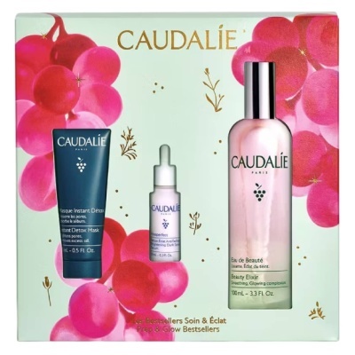Conjunto Caudalie com três produtos de cuidados de pele em caixa decorada com uvas vermelhas.