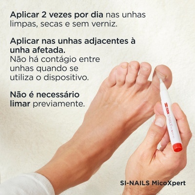 Pessoa aplicando produto em caneta nas unhas dos pés com texto de instruções em português