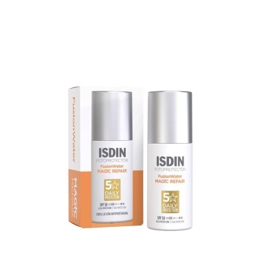 Protetor solar ISDIN Fusion Water Magic Repair com caixa e frasco branco e laranja