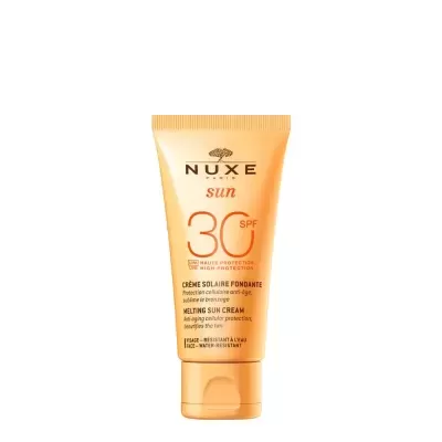 Creme solar Nuxe Sun SPF 30 em tubo creme com tampa dourada