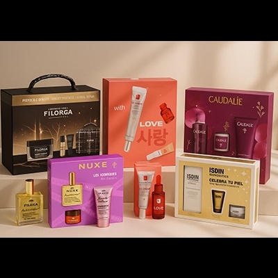 Vários conjuntos de produtos de cuidados para a pele em embalagens coloridas