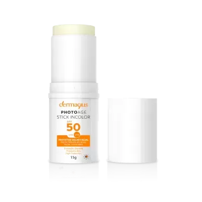 Stick protetor solar facial Dermagius com SPF 50 branco.