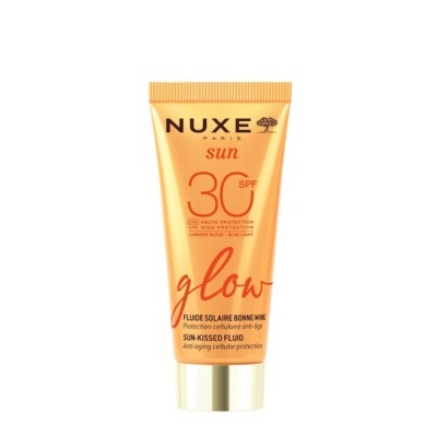 Tubo laranja com tampa dourada de fluido solar Nuxe SPF 30 com texto em francês e inglês