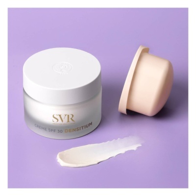 Frasco de creme SVR Densitium com creme branco e tampa azul clara