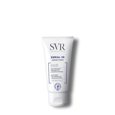 Creme para pés SVR XERIAL 30 em tubo branco com texto preto e azul