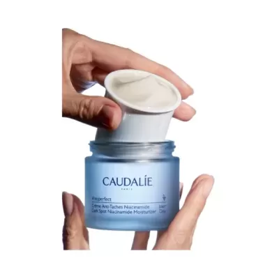 Creme hidratante facial Caudalie Vinoperfect com embalagem e dose individual