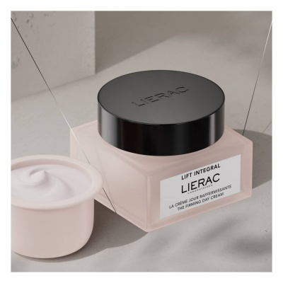 Frasco de creme de dia firmador Lift Integral LIERAC em vidro fosco rosa com tampa preta e creme branco visível