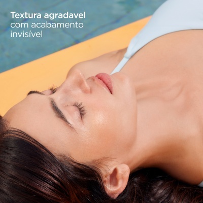 Mulher deitada com roupa branca e texto sobre textura agradavel