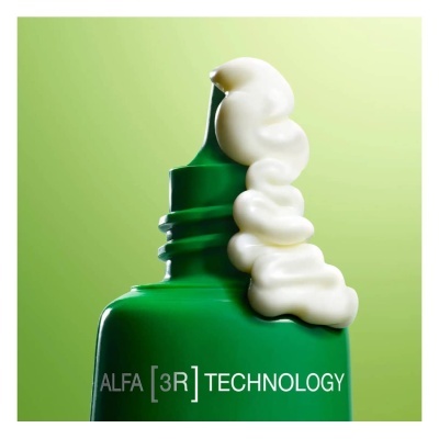Frasco verde com espuma branca saindo do bico e texto ALFA [3R] TECHNOLOGY