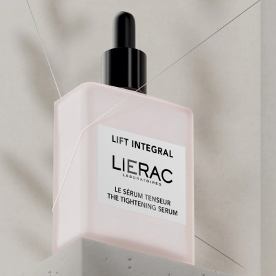 Frasco de sérum Lift Integral da Lierac com conta-gotas preto