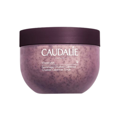 Frasco roxo de esfoliante Caudalie Vinosculpt com tampa escura
