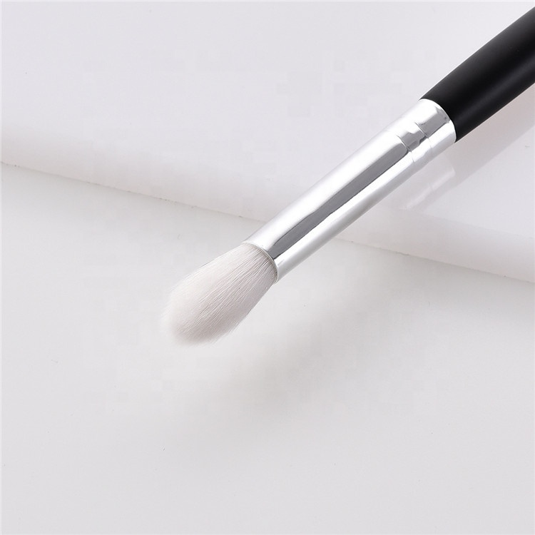 PINCEL DEGRADE Pincel de maquilhagem branco e preto com detalhe metálico prateado