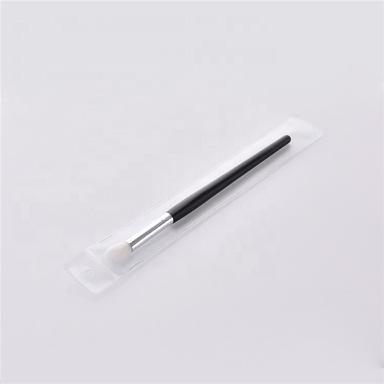 PINCEL DEGRADE Pincel de maquilhagem embalado numa bolsa plástica transparente