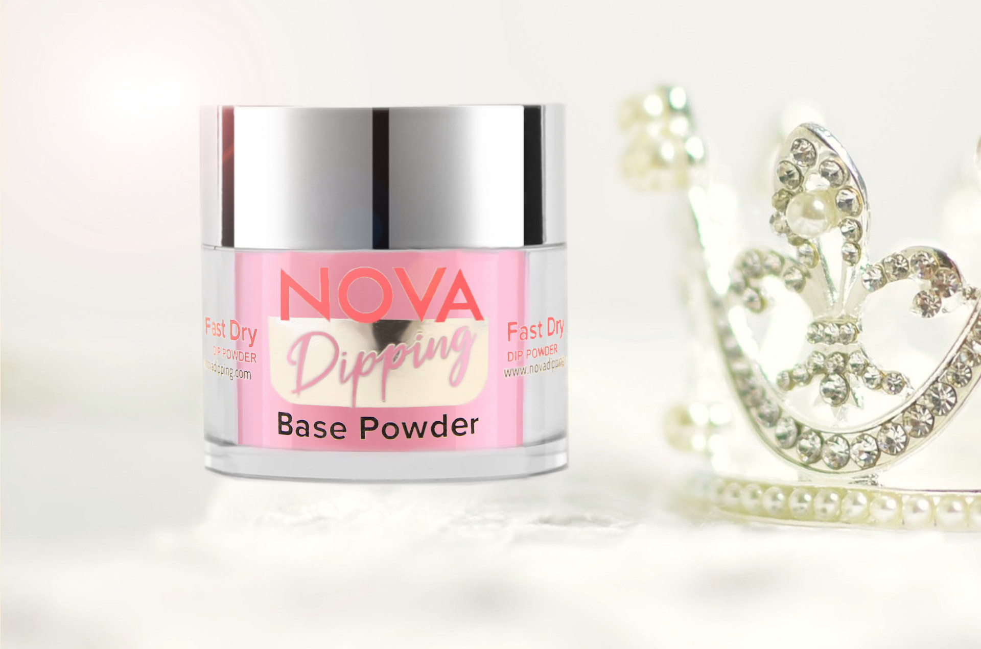 FRENCH PINK Pó base NOVA Dipping num pote com tampa prateada e coroa brilhante ao lado