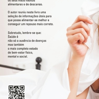 Texto em português sobre saúde ao lado de mão segurando lençol branco com código QR