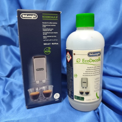 Descalcificador DeLonghi EcoDecalk com embalagem e garrafa