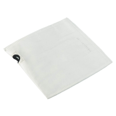 Pano branco quadrado com etiqueta Nike preta