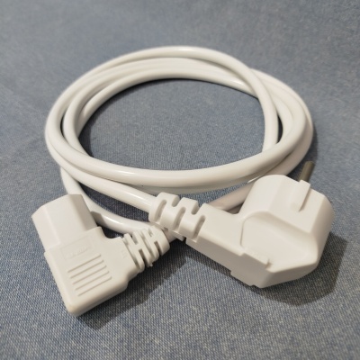 Cabo de alimentação branco com ficha tipo europeu e ficha IEC C13