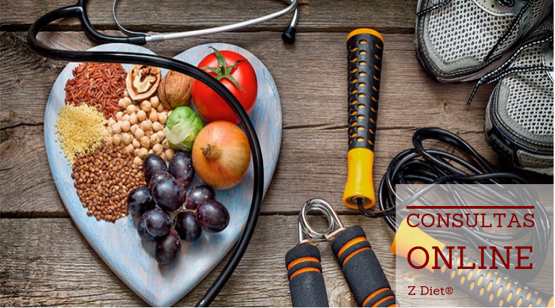 Bandeja em forma de coração com alimentos variados, estetoscópio, acessórios de ginástica e etiqueta 'CONSULTAS ON.LINE Z Diet©'