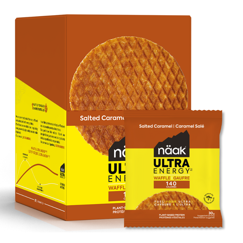 Embalagem e pacote individuais de waffle Naak Ultra Energy Salted Caramel amarelo e castanho