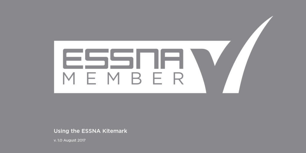 Logotipo ESSNA MEMBER com visto branco em fundo cinzento.