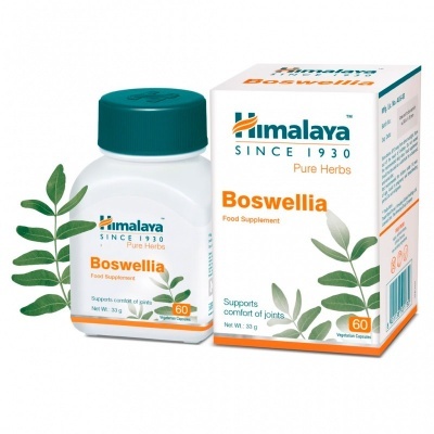 Suplemento alimentar Boswellia da Himalaya com embalagem branca, tampa verde e folhas verdes ilustradas