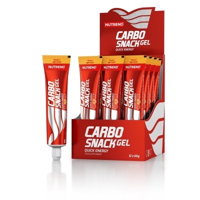 Caixa vermelha com vários sachês e um tubo de Carbo Snack Gel da Nutrend sabor Abacaxi Coado