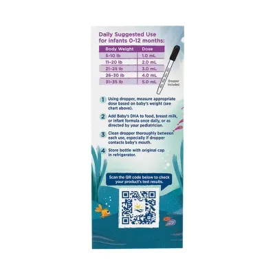 Instruções de dose para bebés com tabela, texto em inglês e código QR em fundo azul oceano com ilustrações marinhas
