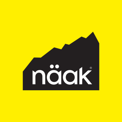 Logótipo de fundo amarelo com palavra 'nääk' em preto dentro de forma geométrica