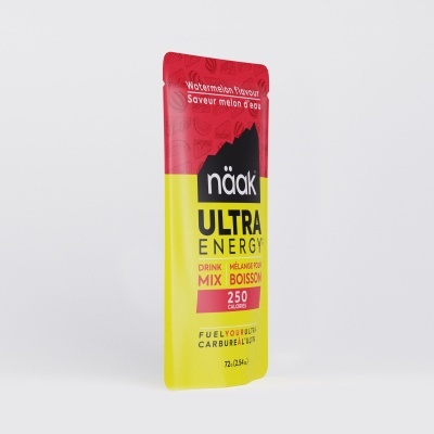 Pacote vermelho e amarelo de bebida energética em pó näak Ultra Energy sabor melancia