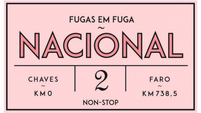 Cartaz cor-de-rosa com texto em preto sobre distâncias e rota nacional.