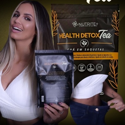 Pacote preto de Health Detox Tea da Nutrite+ com mulher a segurá-lo e texto promocional no fundo