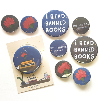 Bottons redondos com flores vermelhas, texto 