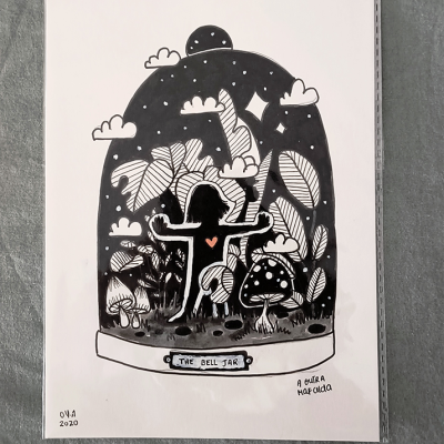 Desenho preto e branco de figura humana com coração dentro de frasco com plantas e cogumelos