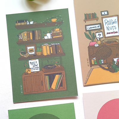 Cartaz ilustrado com estantes de livros, plantas e aparelho de som em fundo verde